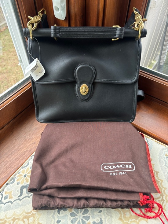 Coach Handbags - Vintage Coach black leather (style 9927) crossbody/shoulder bag w/ gold hardware